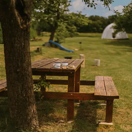 Glamping Podtrosky 럭셔리텐트 Troskovice